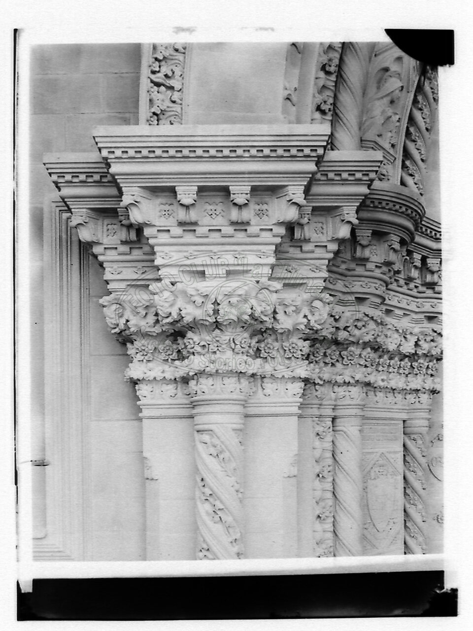 Arezzo Cattedrale Facciata Dettaglio Capitelli