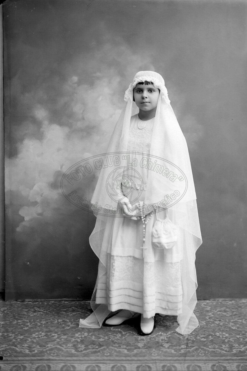 Ritratto Di Bambina Per La Comunione