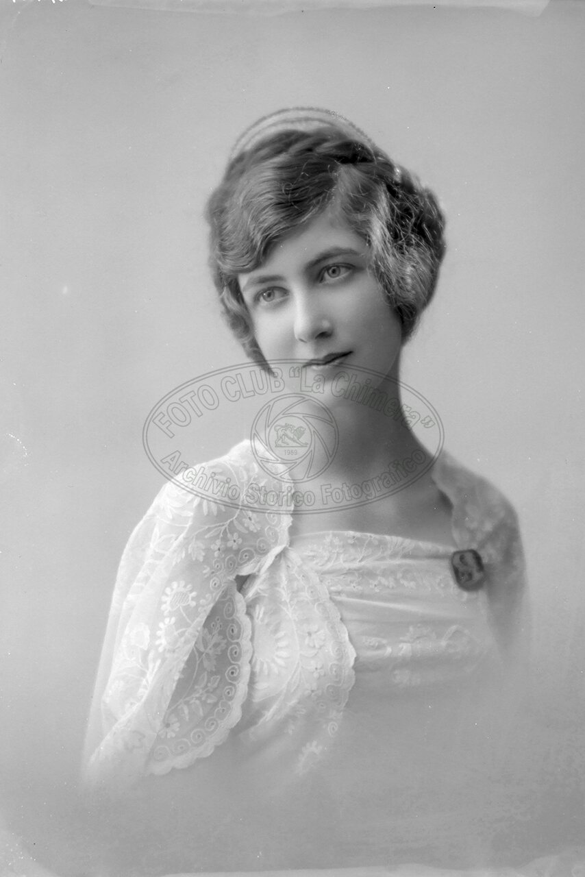 Ritratto Di Donna