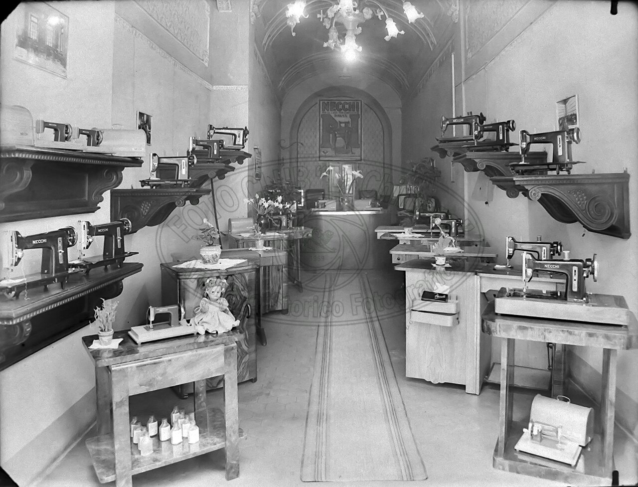 Arezzo Interno Negozio Necchi