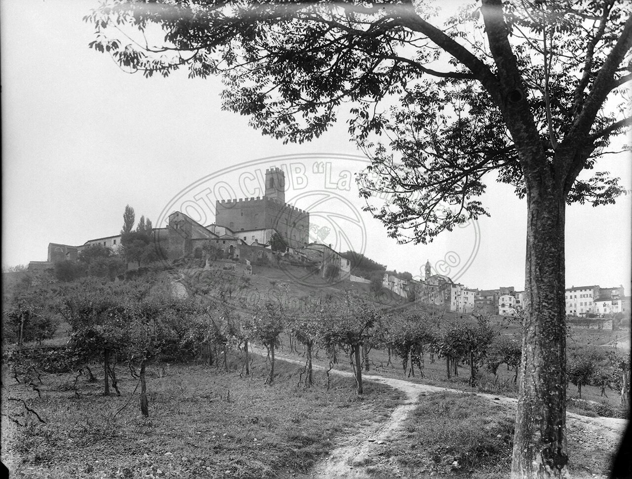 Poppi Panorama E Veduta Del Castello