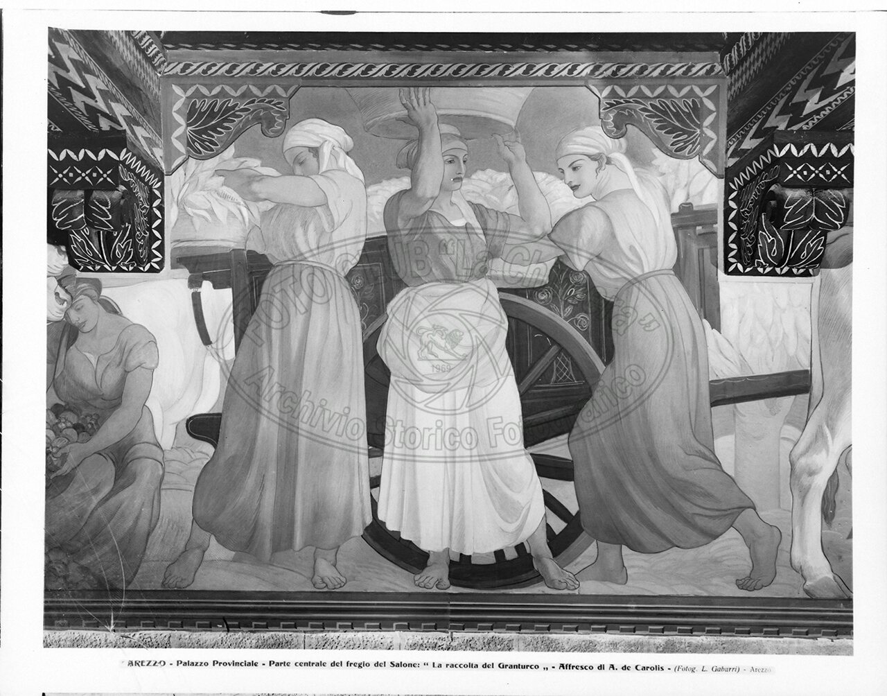 Arezzo Palazzo Provinciale Affresco La Raccolta Del Granturco