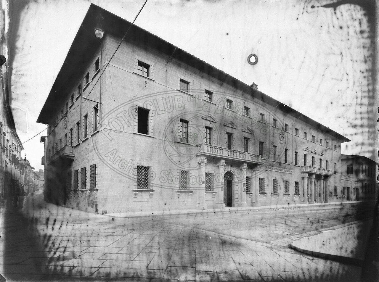 Arezzo Banca Popolare Facciata Via Roma E Corso