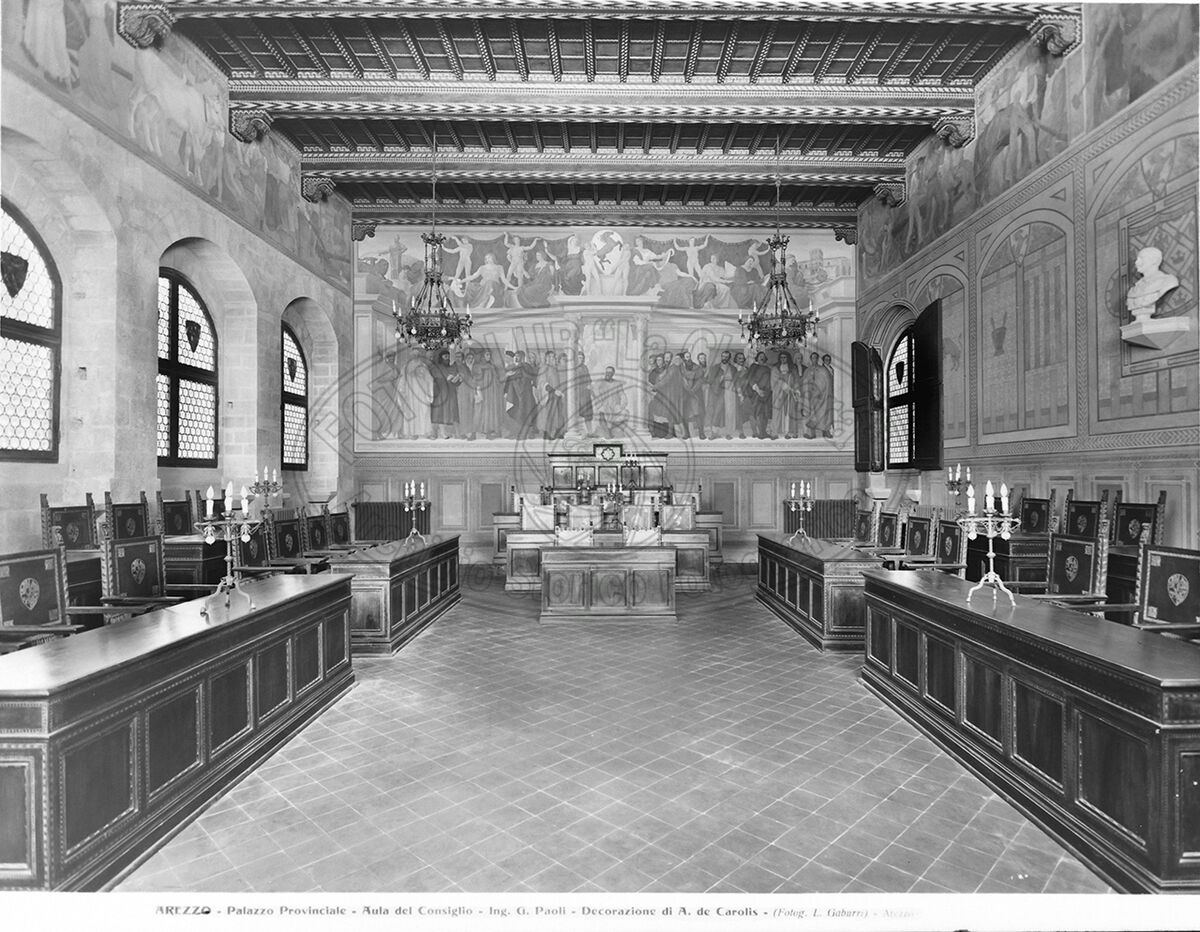 Arezzo Palazzo Provinciale Insieme Salone Verso I Finestroni