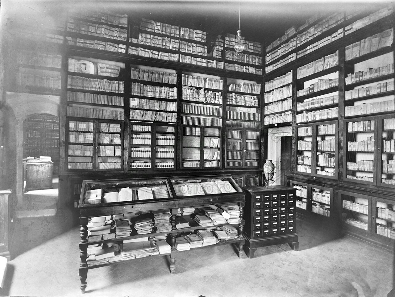 Castello Conte Guidi Una Sala Della Biblioteca