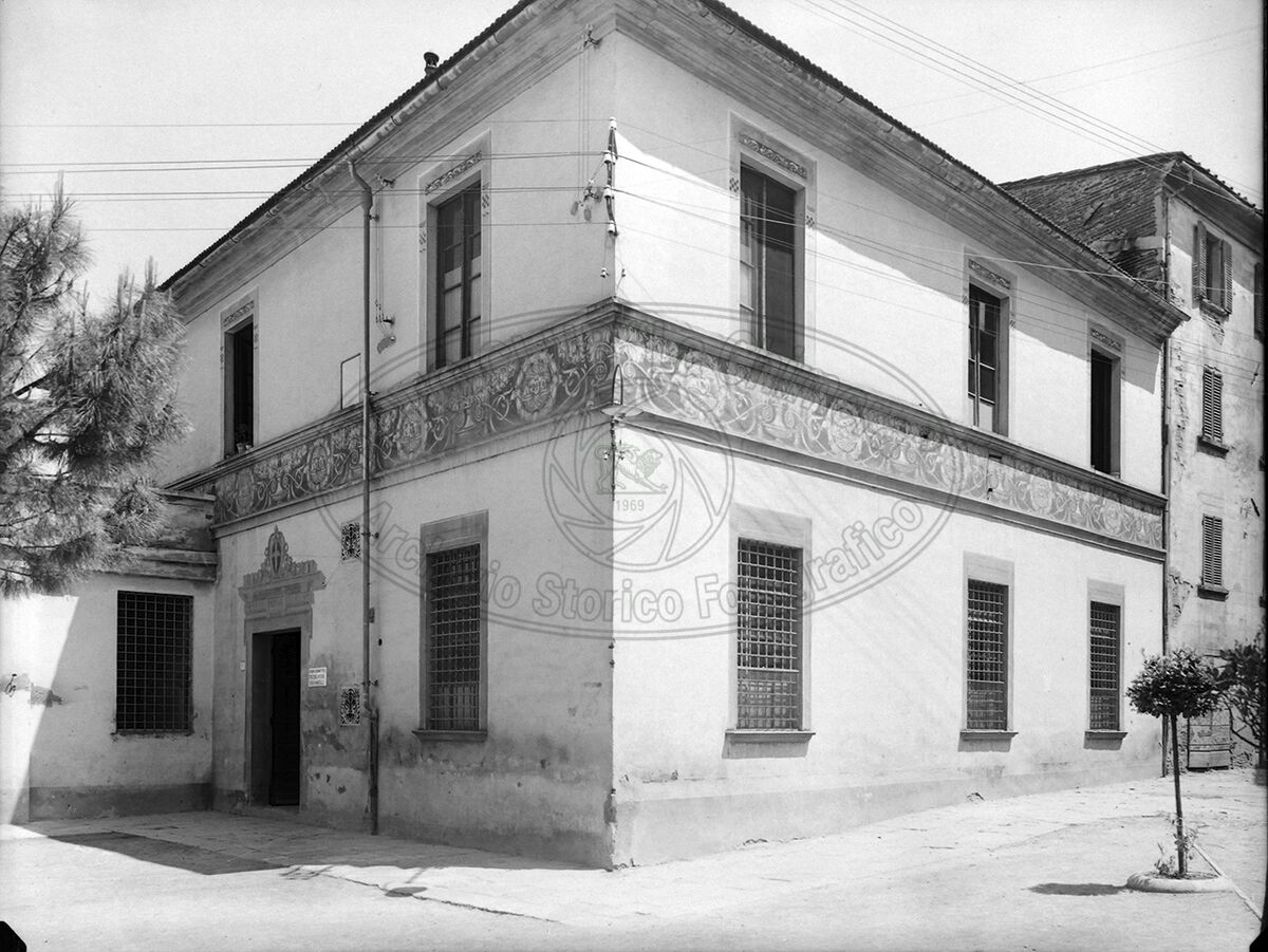 Foiano Della Chiana Istituto Tecnico Inferiore Facciata