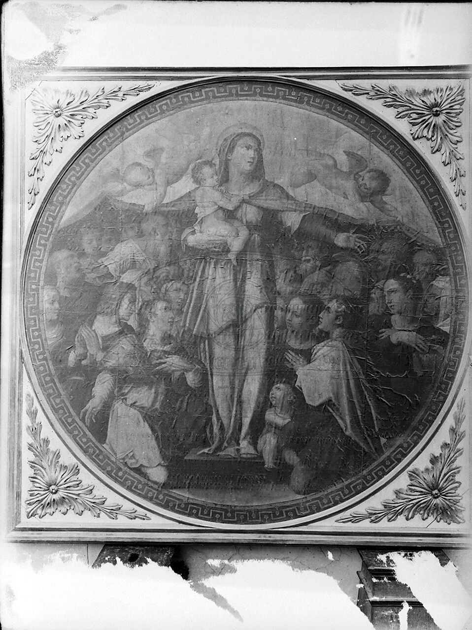 Arezzo Cattedrale Sala Dei Canonici Gonfalone Raffigurante La Madonna Della Misericordia Giorgio Vasari