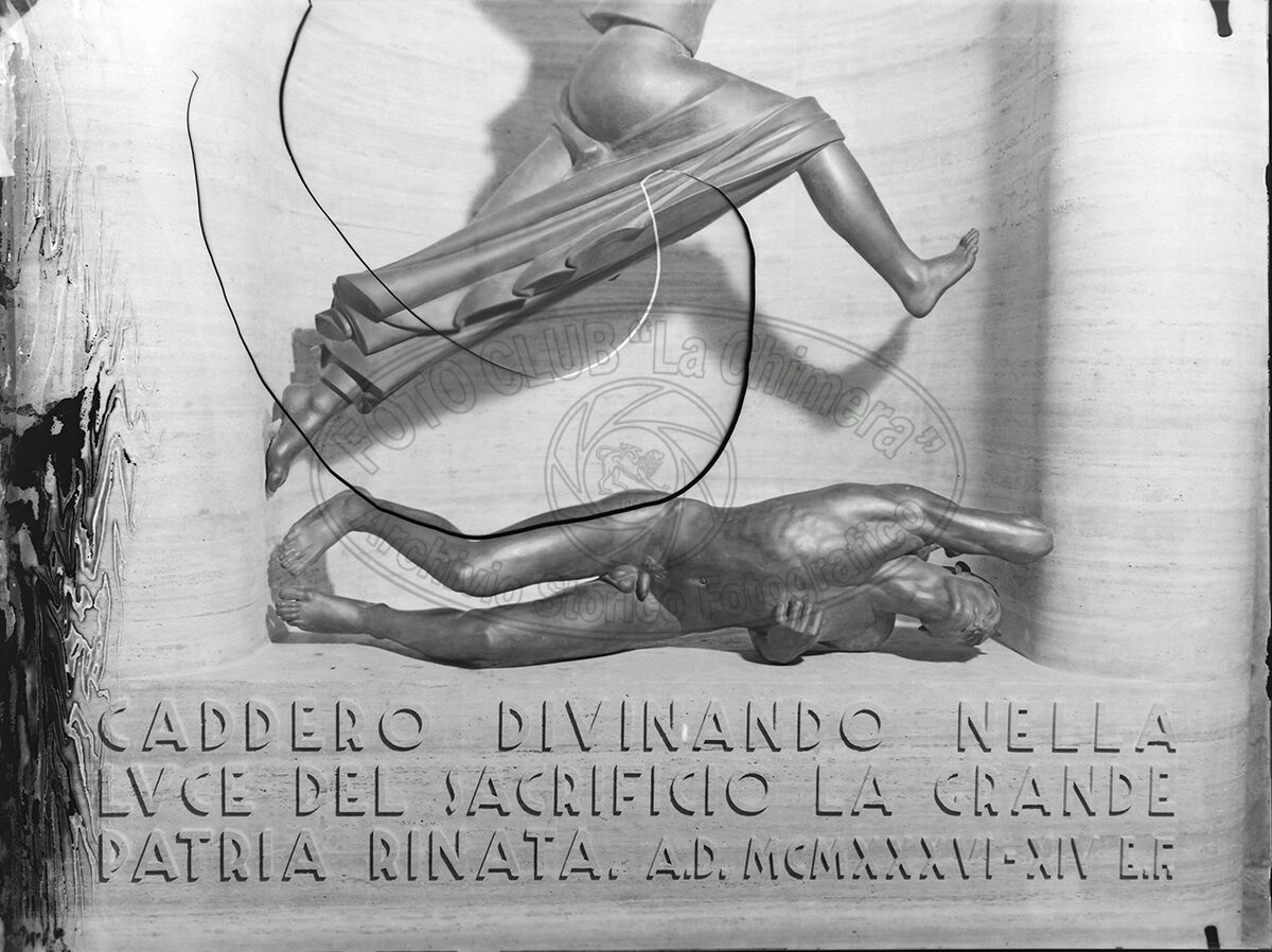 Arezzo Istituto Liceo Ginnasio Monumento Ai Casduti Particolore