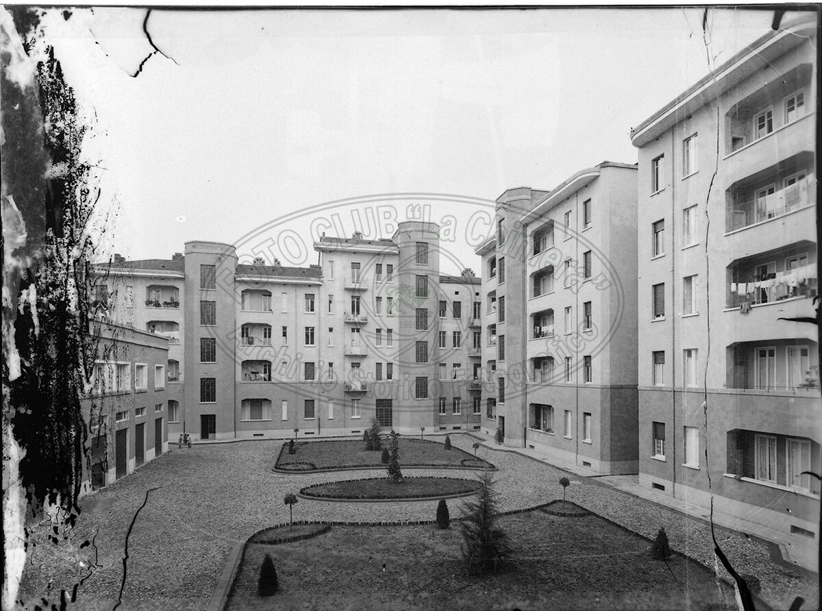 Arezzo Istituto Case Popolari Via Crispi Interno Cortile