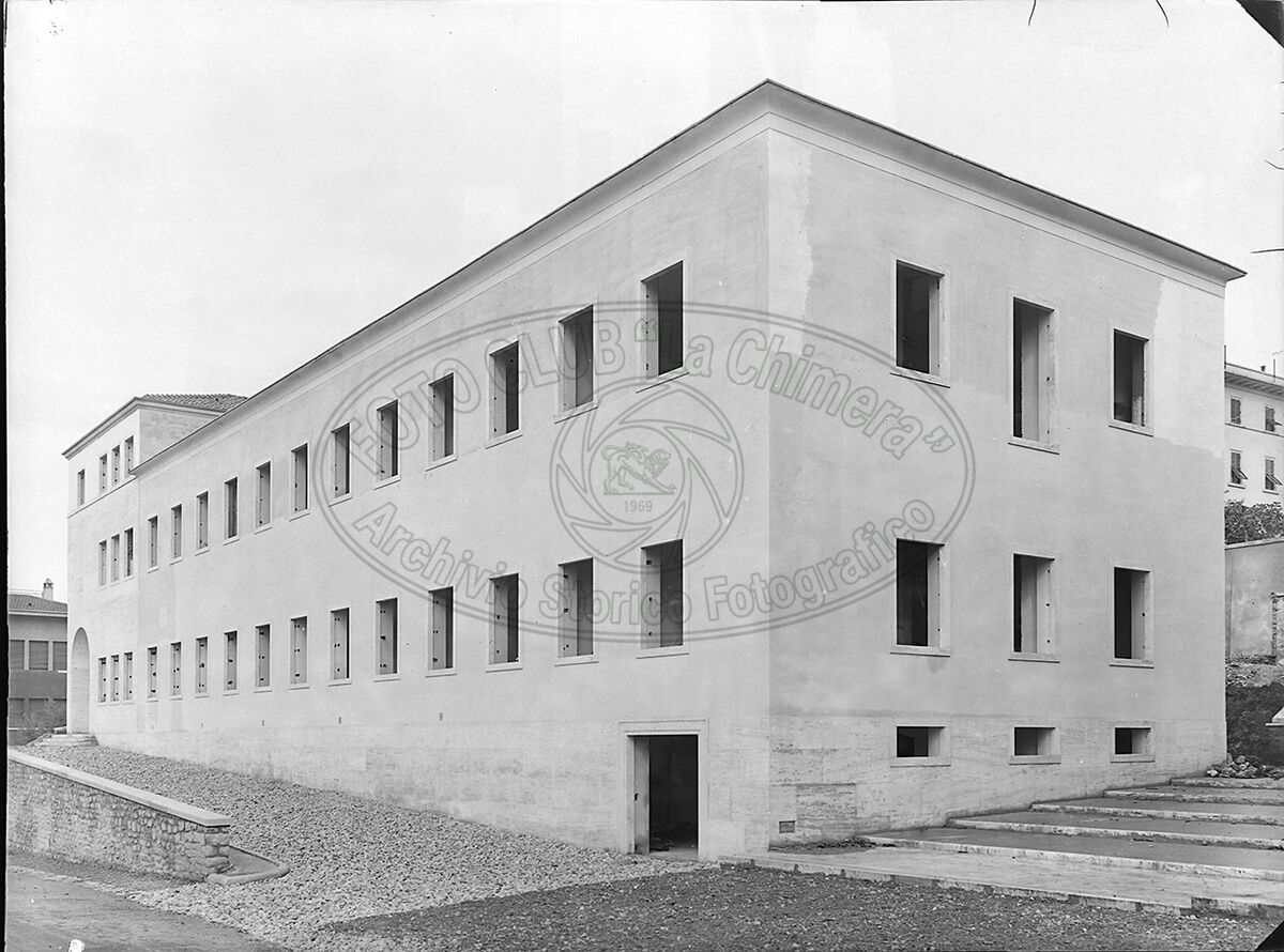 Arezzo Palazzo Del Genio Civile Vista Di Fianco
