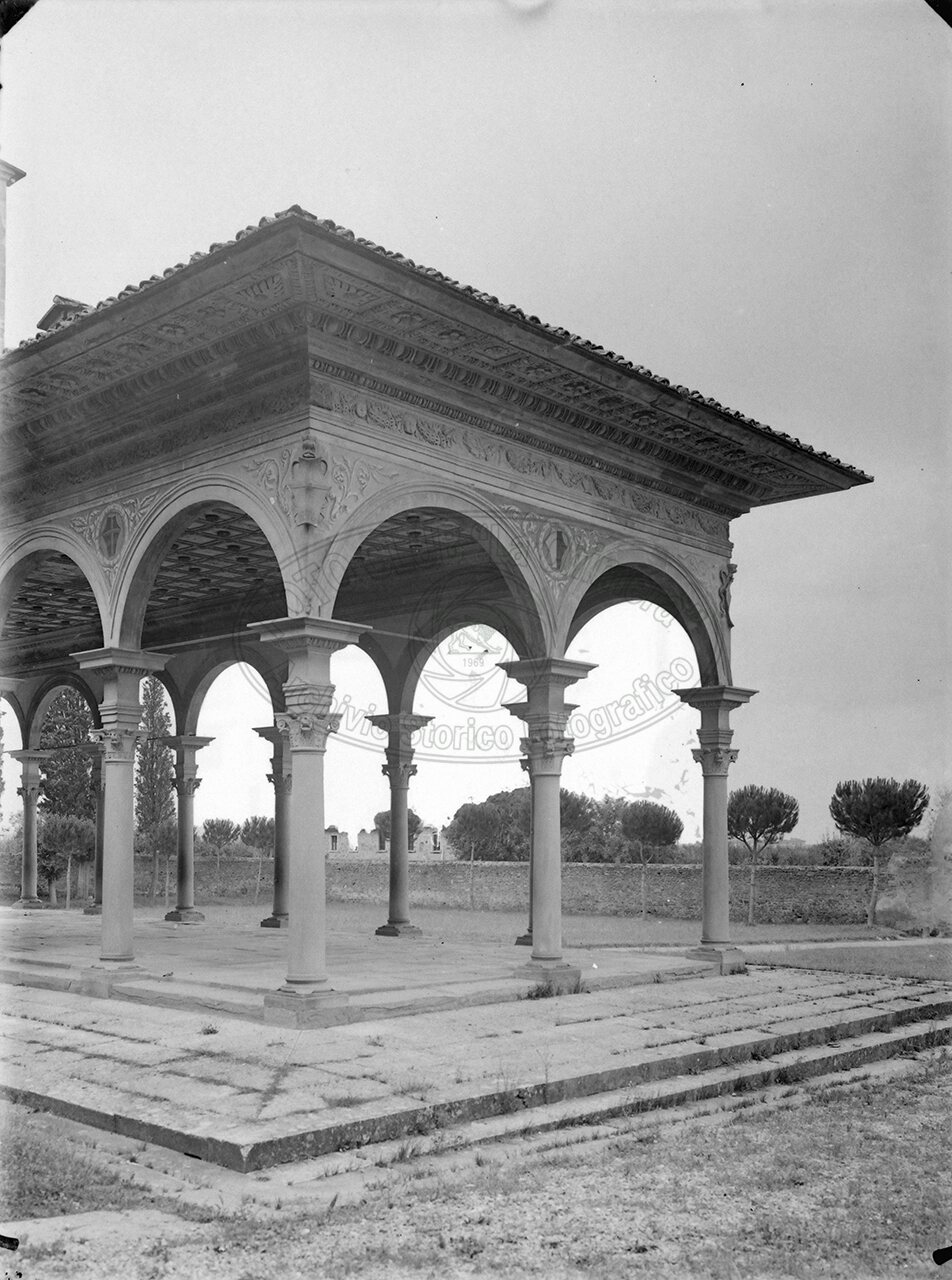 Arezzo S Maria Delle Grazie Particolare Del Loggiato