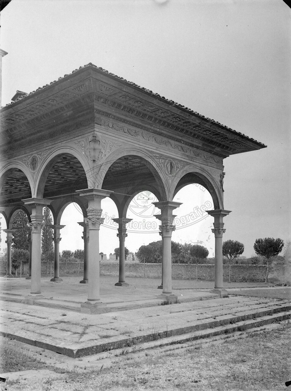 Arezzo S Maria Delle Grazie Particolare Del Loggiato