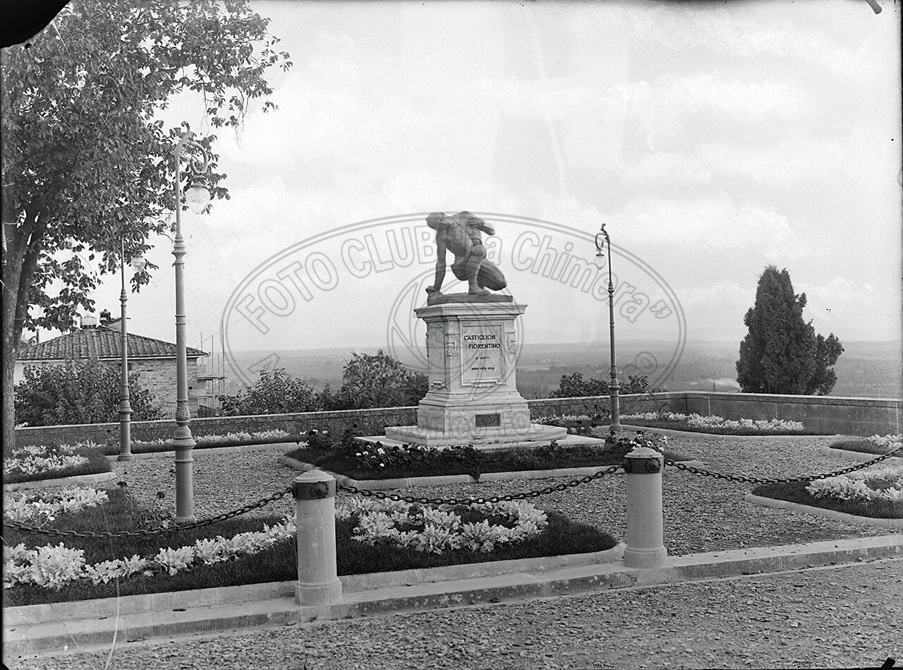 Castiglion Fiorentino Monumento Ai Cadduti In Guerra Spezzata