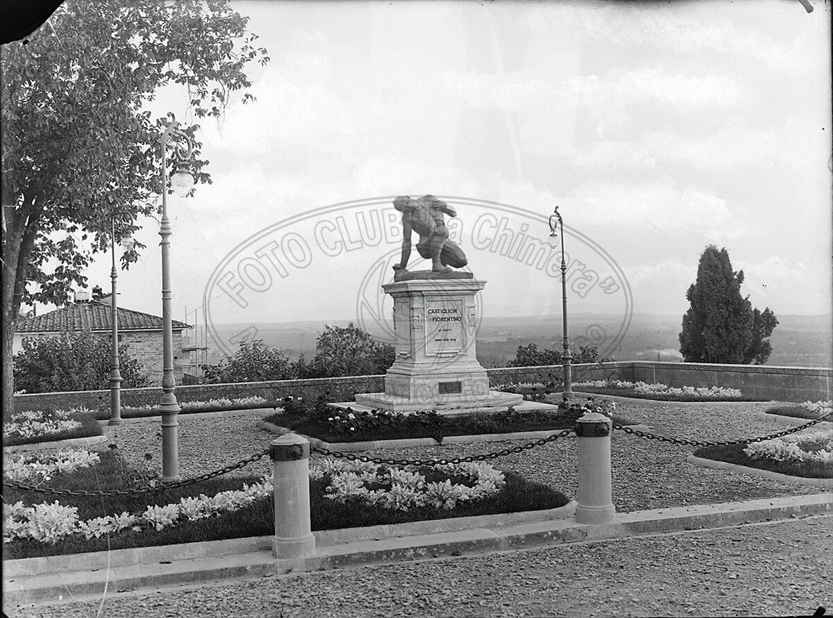 Castiglion Fiorentino Monumento Ai Cadduti In Guerra Spezzata