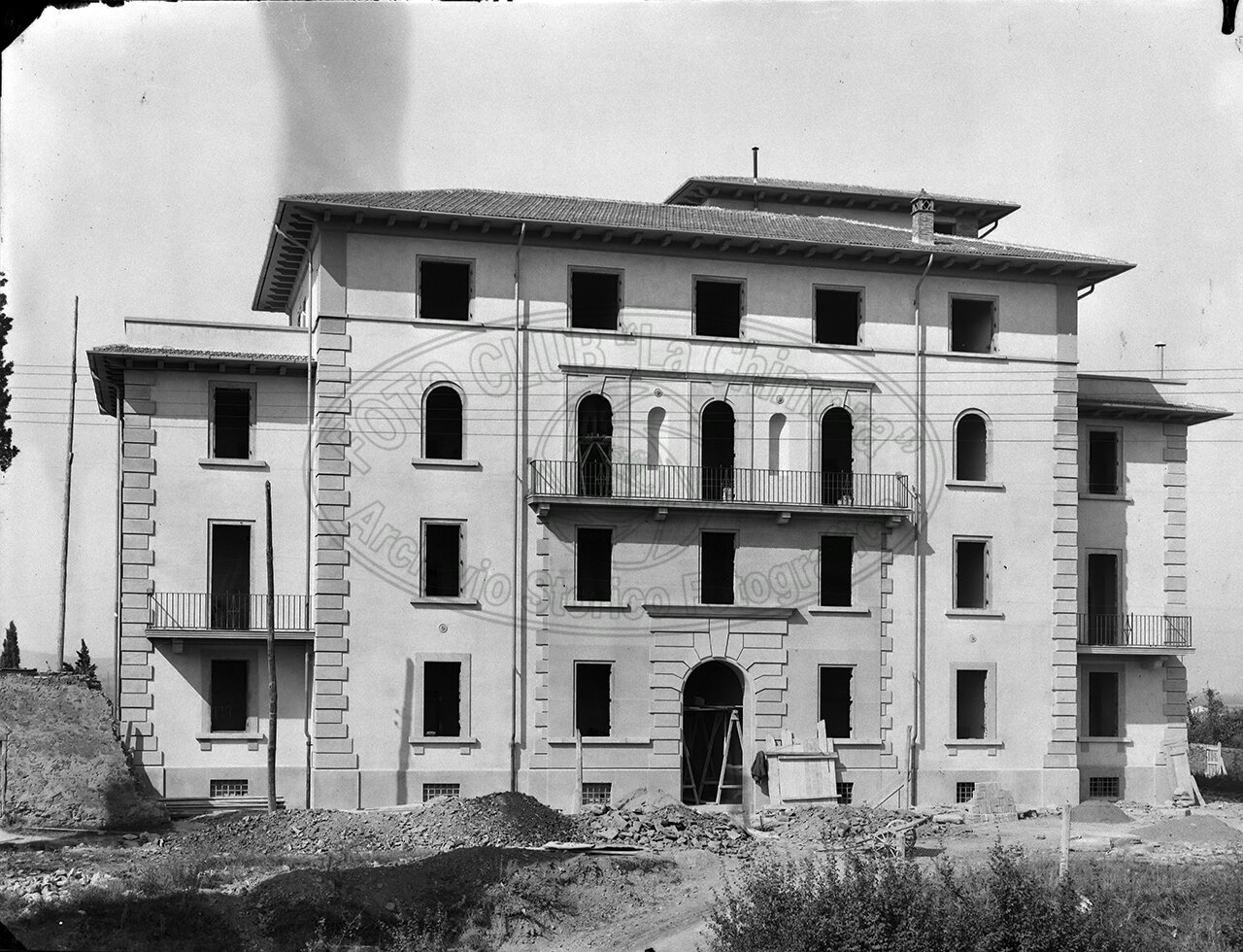 Arezzo Impresa Migliorini Facciata Del Palazzo Degli Impiegati Al Poggio Del Sole