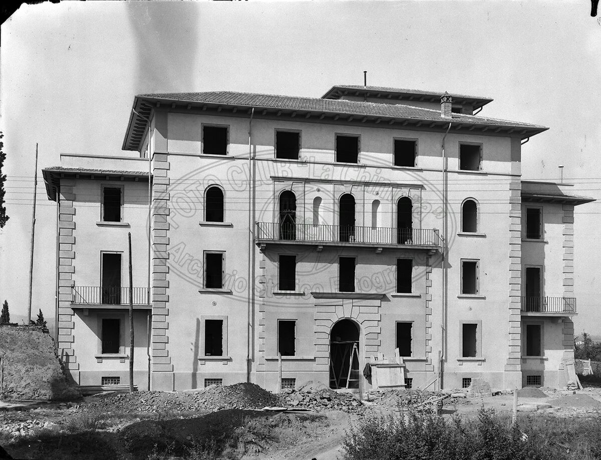 Arezzo Impresa Migliorini Facciata Del Palazzo Degli Impiegati Al Poggio Del Sole