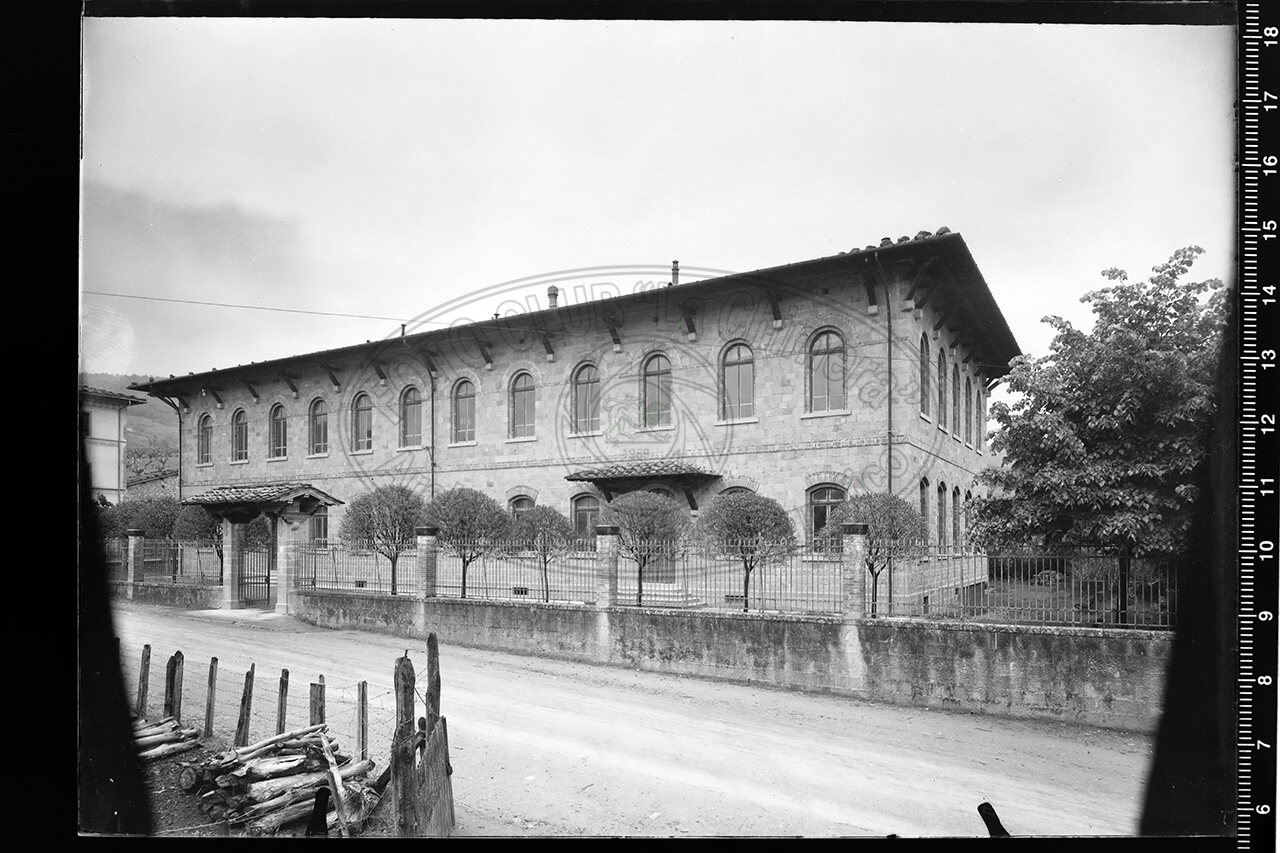 Stia Scuola Elementare F Ceccherelli Facciata Dell Edificio
