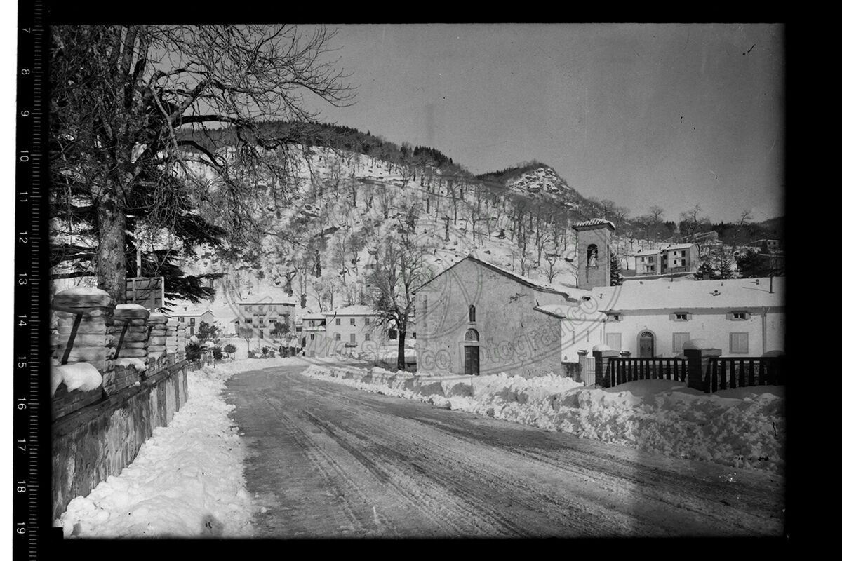 Badia prataglia paese sotto la neve