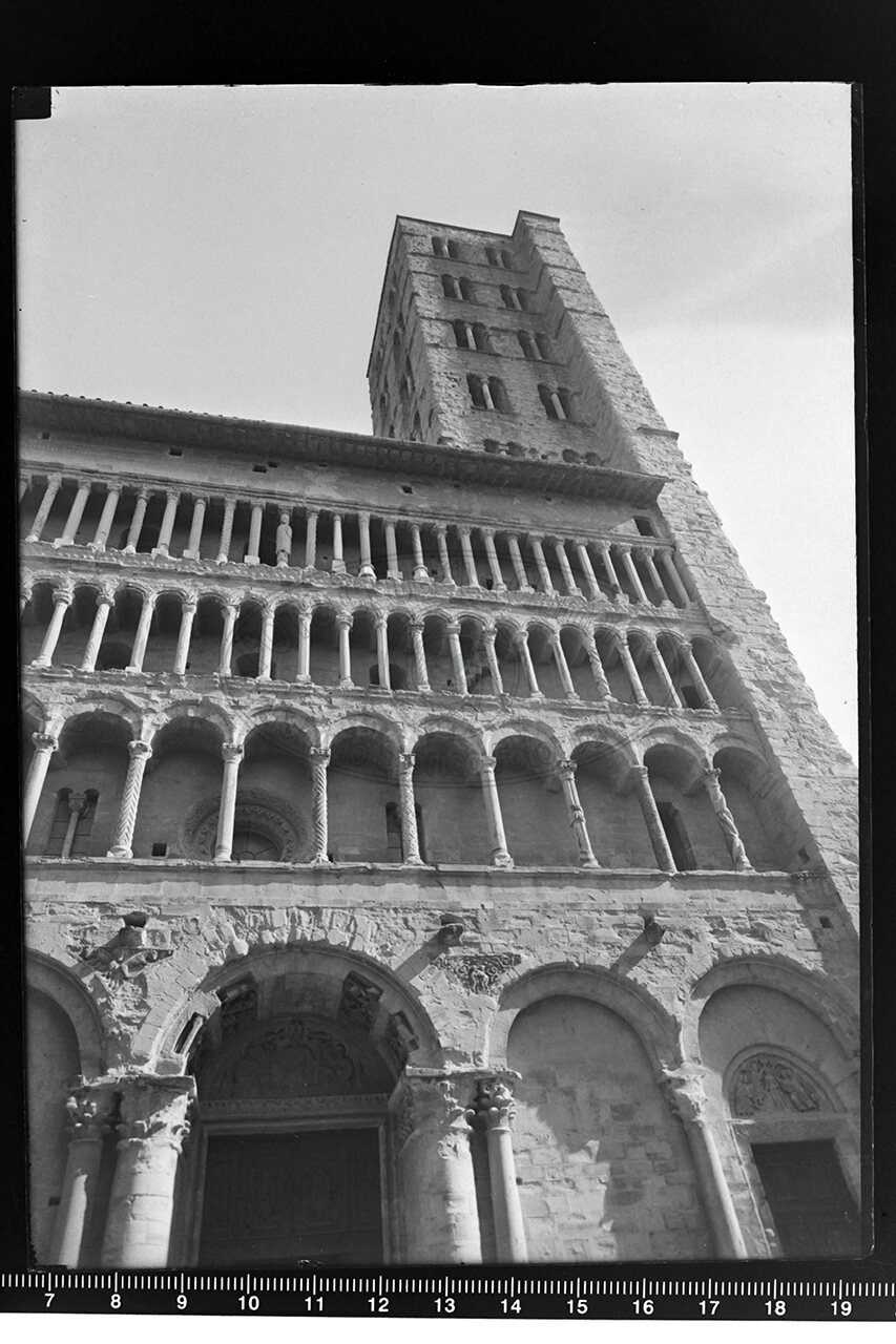 Arezzo veduta della chiesa della pieve