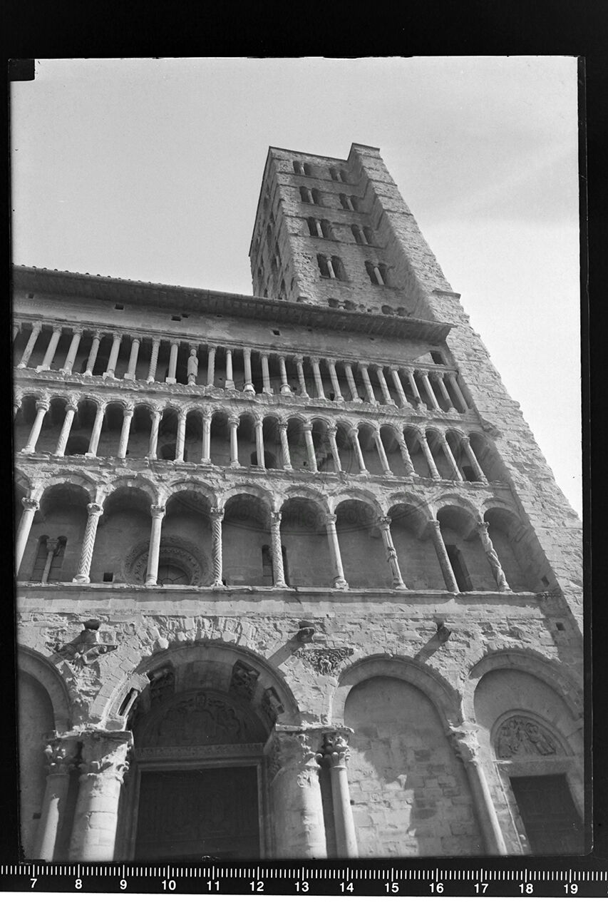 Arezzo veduta della chiesa della pieve