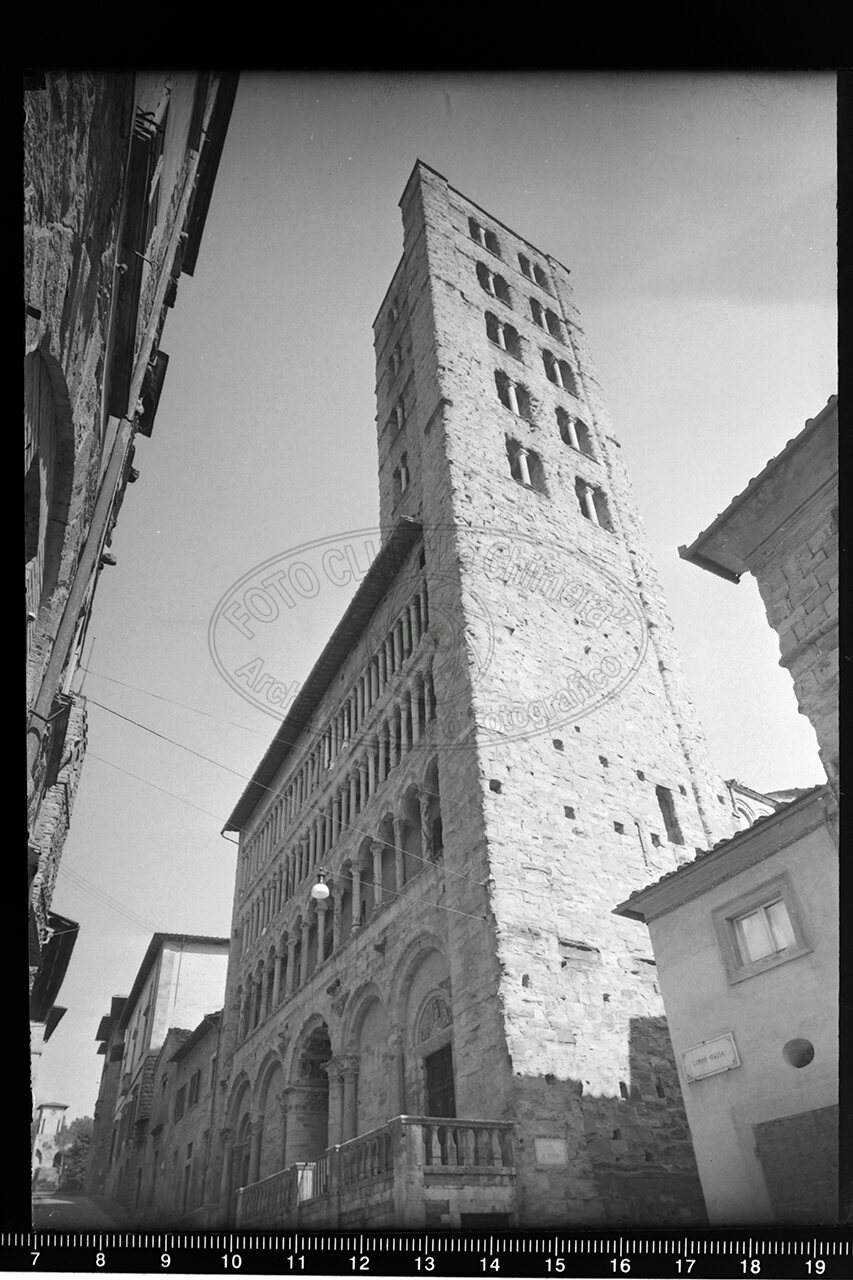 Arezzo veduta della chiesa della pieve vista dal corso italia