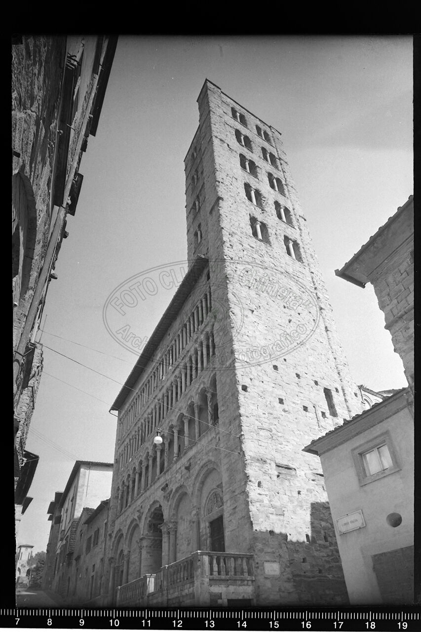 Arezzo veduta della chiesa della pieve vista dal corso italia