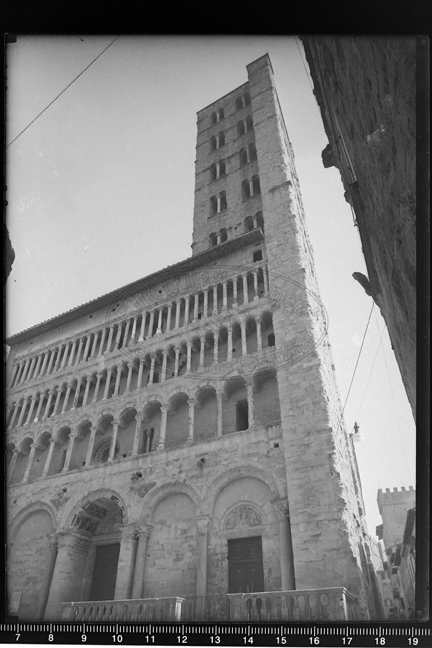 Arezzo veduta generale della chiesa della pieve