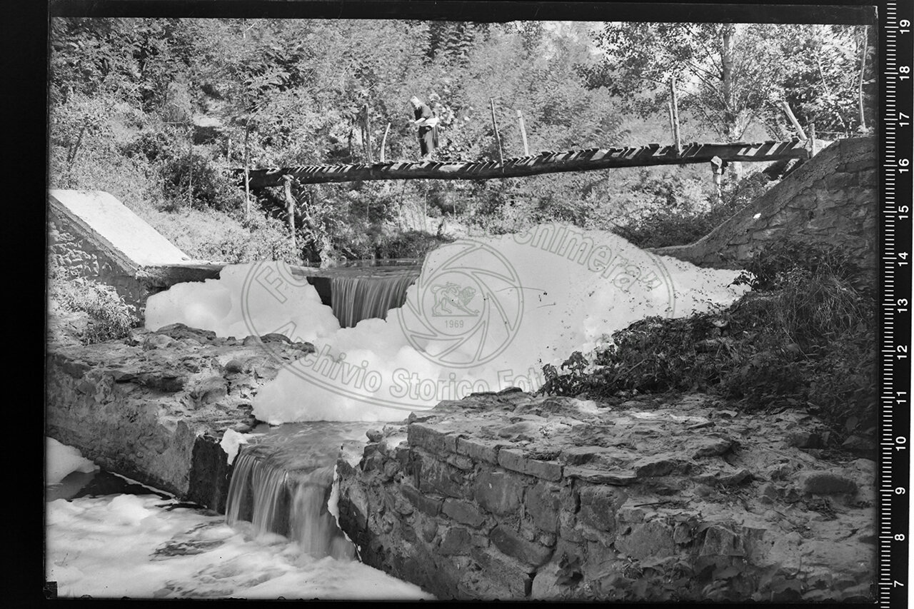Arezzo i rifiuti del torrente castro