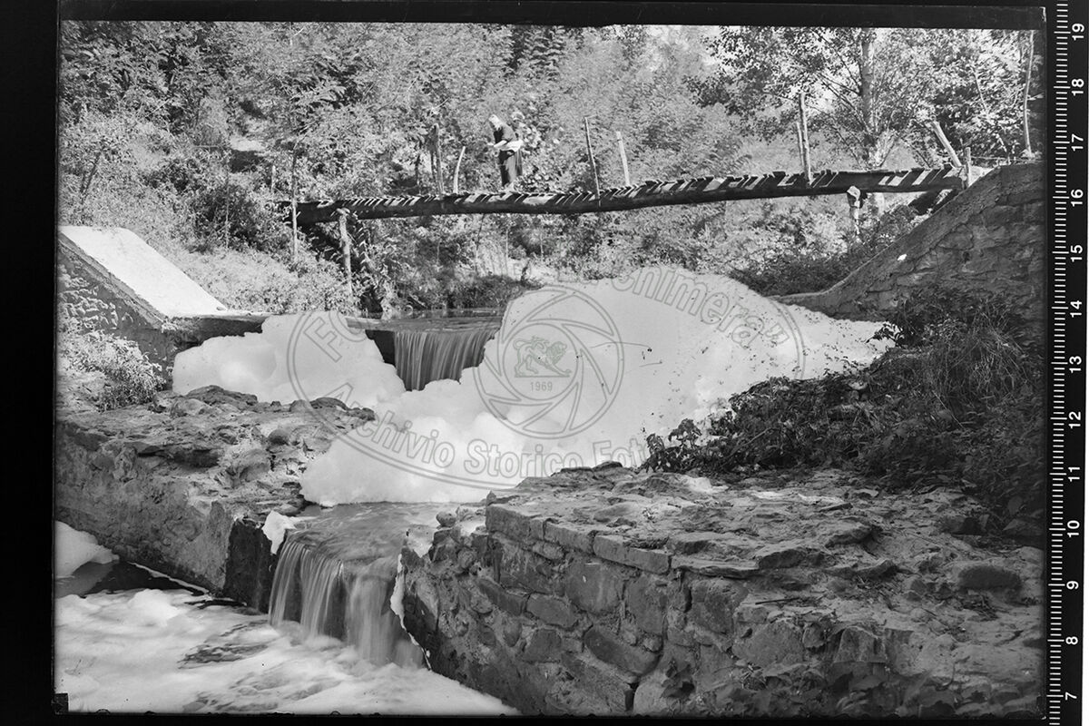 Arezzo i rifiuti del torrente castro