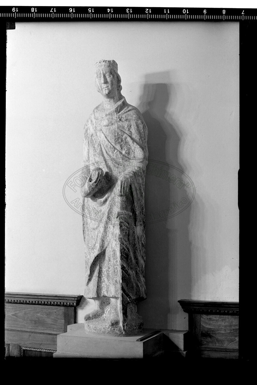 Arezzo statua del xiii sec presso palazzo comunale