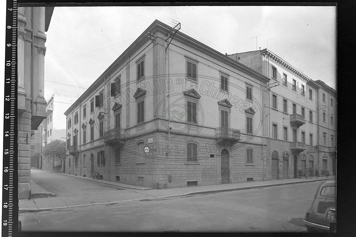 Arezzo palazzo tosi via guido monaco
