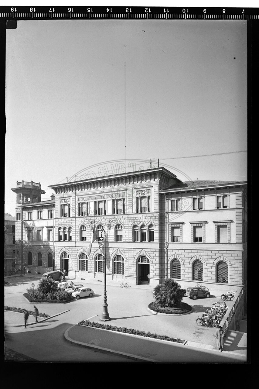 Arezzo veduta del palazzo delle poste centrali