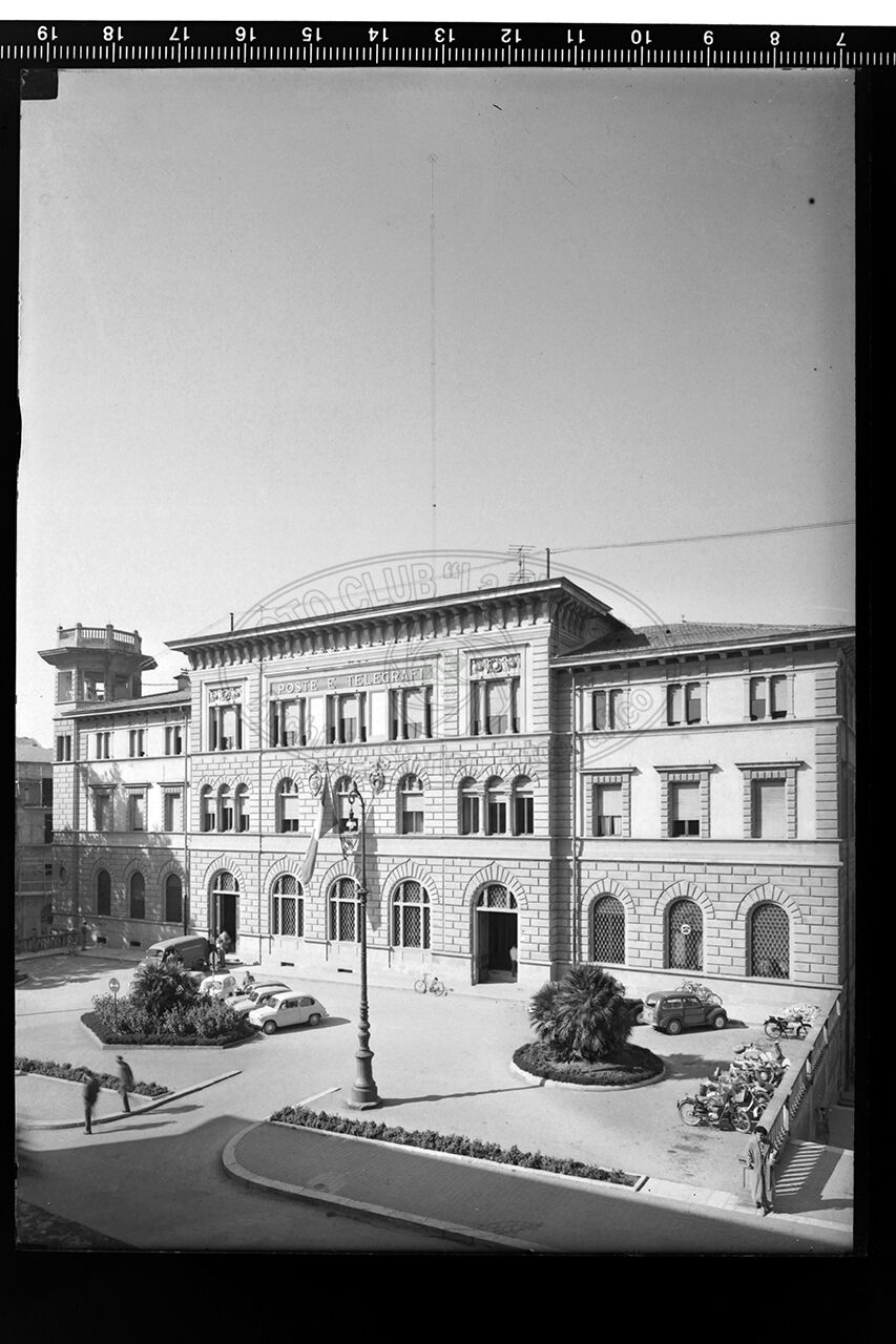 Arezzo veduta del palazzo delle poste centrali